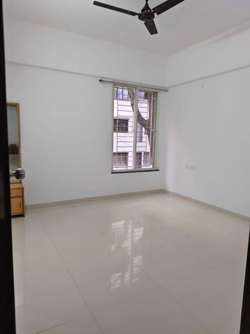 Room in 3 BHK Apartment at Dahanukar Apartments, Kothrud – for Rent
