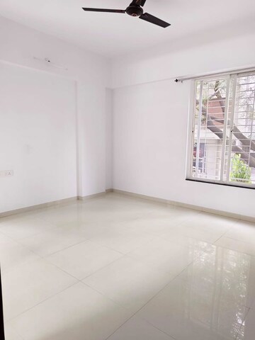Room in 3 BHK Apartment at Dahanukar Apartments, Kothrud – for Rent