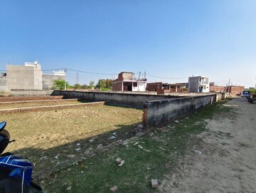  Plot – Exterior View View at Jankipuram Extension - for Sale