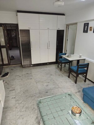 Room in 1 BHK Apartment at Dadar West – for Rent