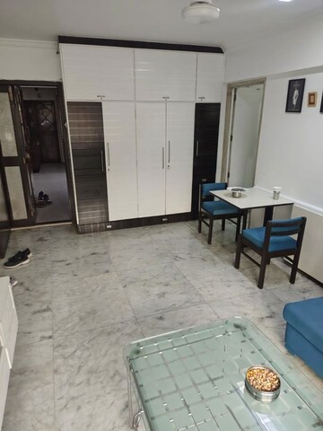 Room in 1 BHK Apartment at Dadar West – for Rent