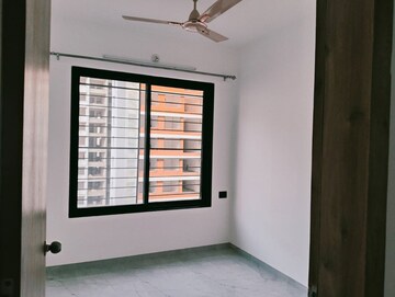 Room in 2 BHK Apartment at Unique Youtopia, Kharadi – for Rent