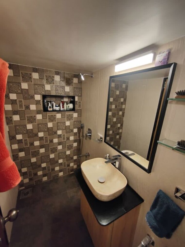 Bathroom, madhuban-chs-khar-west 2 Bedroom 780 Sq.Ft. Apartment In Khar West Mumbai 10070943