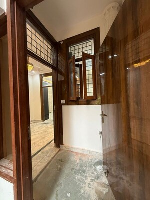 Room in 2 BHK Builder Floor at Vaishali Sector 3 – for Rent