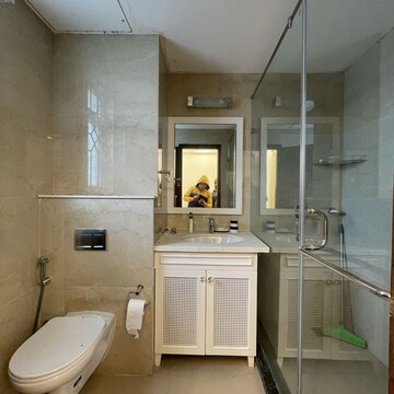 Bathroom in 4 BHK Villa at BPTP Amstoria, Sector 102 – for Rent