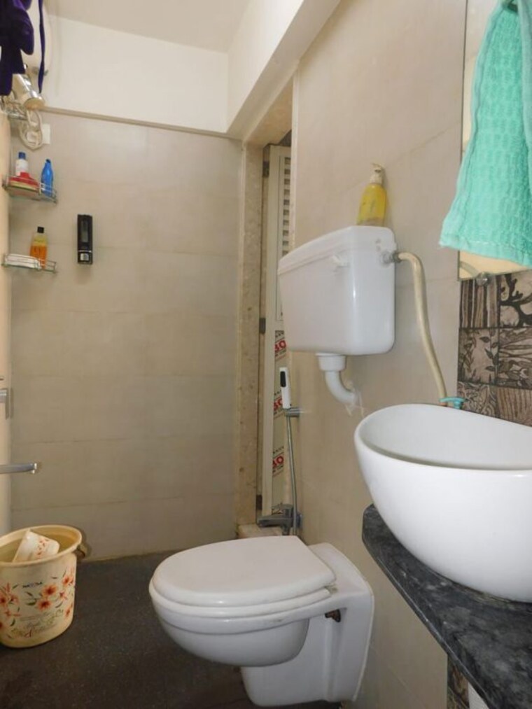 Bathroom, vijay-garden 3 Bedroom 900 Sq.Ft. Apartment In Ghodbunder Road Thane 10070988