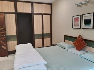 Bedroom in 3 BHK Apartment at Santacruz West – for Rent