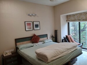 Bedroom in 3 BHK Apartment at Santacruz West – for Rent