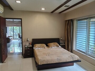 Bedroom in 3 BHK Apartment at Santacruz West – for Rent