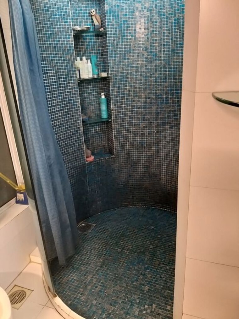 Bathroom, santacruz west 3 Bedroom 1400 Sq.Ft. Apartment In Santacruz West Mumbai 10070982