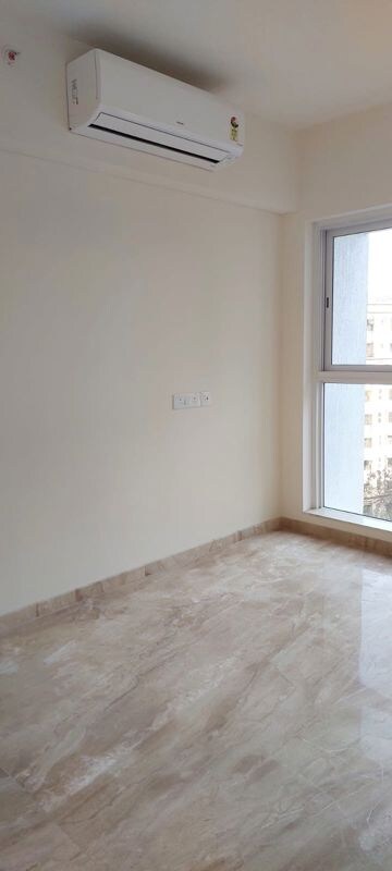 Room in 2 BHK Apartment at L & T Emerald Isle Tower 15, Powai – for Rent