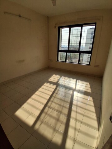 Room in 2 BHK Apartment at Kolte Maestros, Wanowrie – for Rent