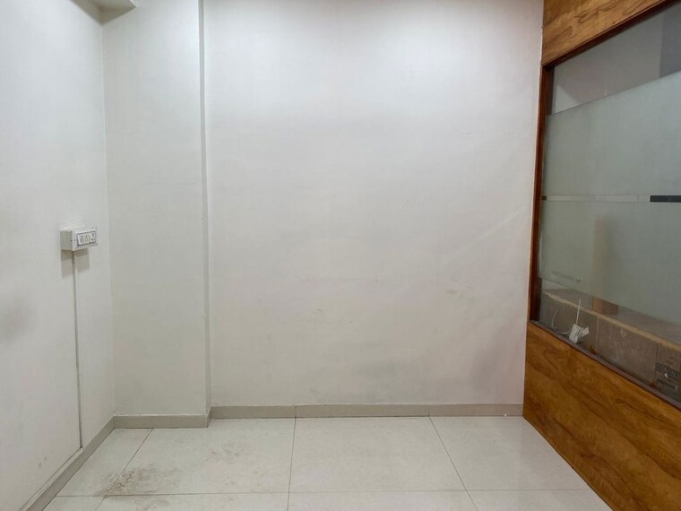 Room, iscon-emporio Commercial Office Space 2266 Sq.Ft. In Jodhpur Ahmedabad 10071068