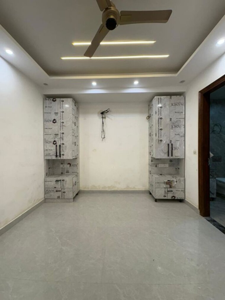 Room, bptp-district 3 Bedroom 172 Sq.Yd. Builder Floor In Sector 81 Faridabad 10071378