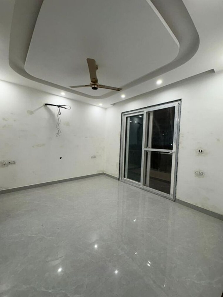 Room, bptp-district 3 Bedroom 172 Sq.Yd. Builder Floor In Sector 81 Faridabad 10071378