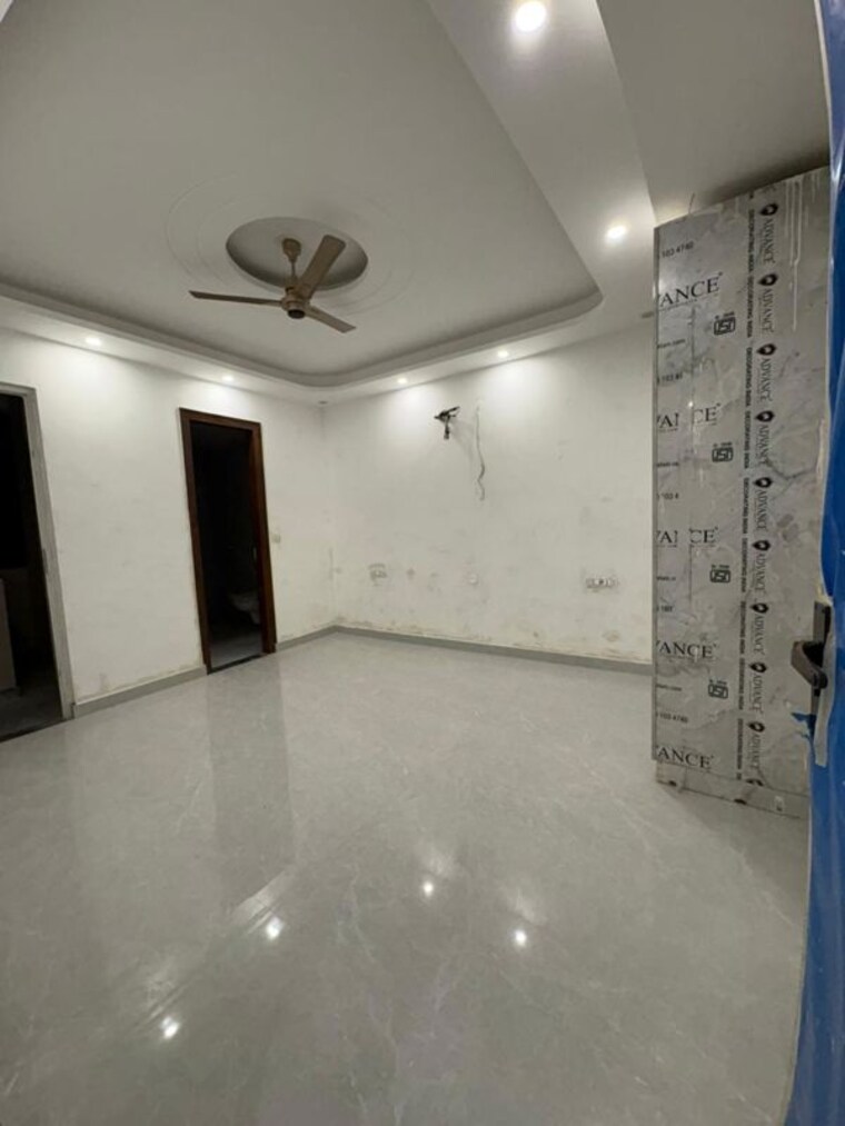 Room, bptp-district 3 Bedroom 172 Sq.Yd. Builder Floor In Sector 81 Faridabad 10071378