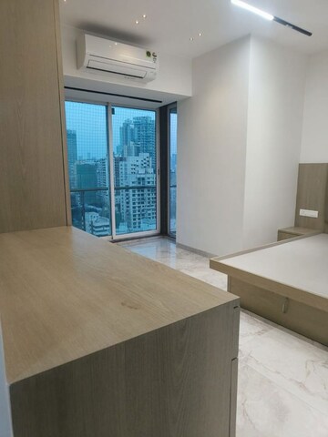 Room in 3 BHK Apartment at Prabhadevi – for Rent