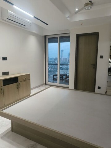 Room in 3 BHK Apartment at Prabhadevi – for Rent