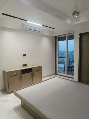 Room in 3 BHK Apartment at Prabhadevi – for Rent