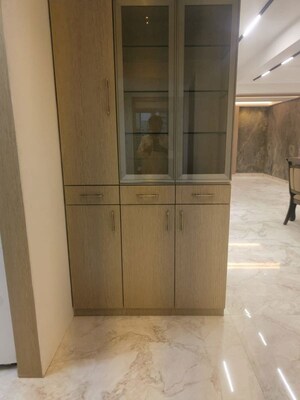 Room in 3 BHK Apartment at Prabhadevi – for Rent