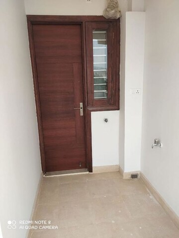 Room in 3 BHK Builder Floor at BPTP Eden Estate, Sector 81 – for Sale