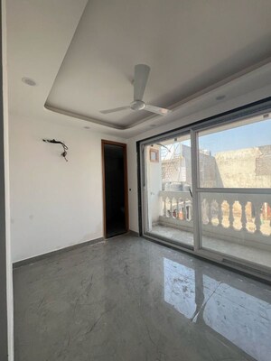 Room in 3 BHK Builder Floor at Govindpuri – for Sale
