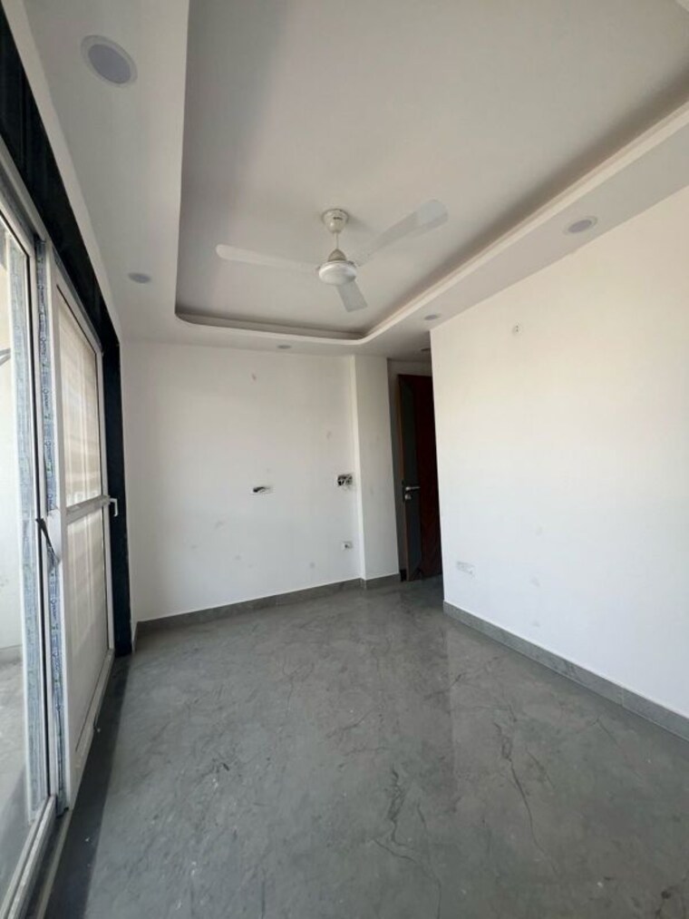 Room, govindpuri 3 Bedroom 100 Sq.Yd. Builder Floor In Govindpuri Delhi 10071183