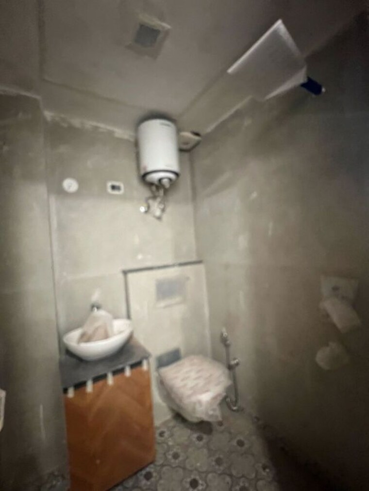 Bathroom, govindpuri 3 Bedroom 100 Sq.Yd. Builder Floor In Govindpuri Delhi 10071183