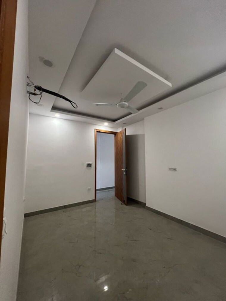 Room, govindpuri 3 Bedroom 100 Sq.Yd. Builder Floor In Govindpuri Delhi 10071183