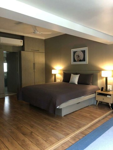 Room in 5 BHK Villa at Andheri West – for Sale