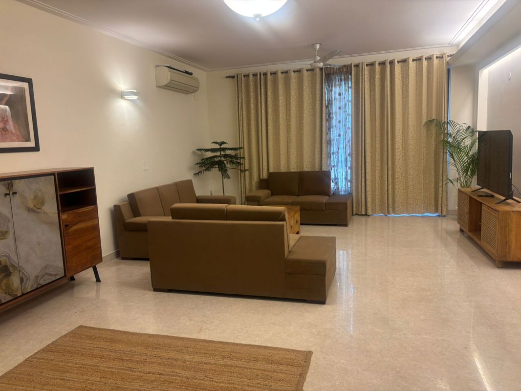 3 BHK + Servant Room Builder Floor For Rent in Defence Colony