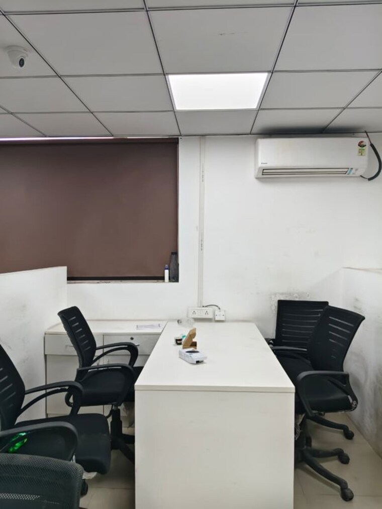 Team Area, sector 63 Commercial Office Space 2200 Sq.Ft. In Sector 63 Noida 10069842