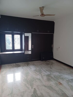 Room in 4 BHK Apartment at Silpa Brindavan, Kukatpally – for Rent