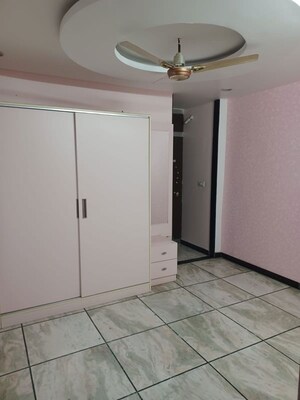 Room in 4 BHK Apartment at Silpa Brindavan, Kukatpally – for Rent