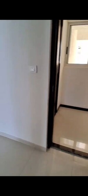 Room in 2 BHK Apartment at Lodha Amara Tower 6 and 22, Kolshet Road – for Rent