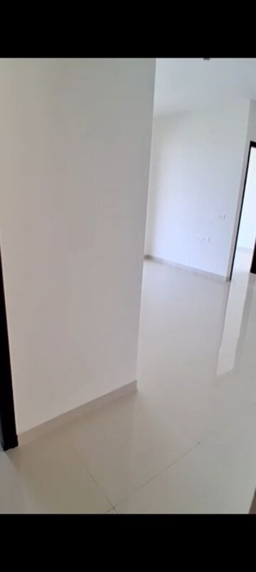 Room in 2 BHK Apartment at Lodha Amara Tower 6 and 22, Kolshet Road – for Rent