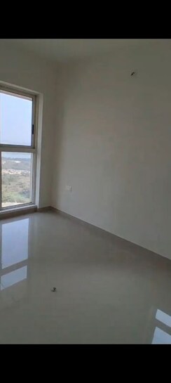 2 BHK + Extra Room Apartment For Rent in Lodha Amara Tower 6 and 22