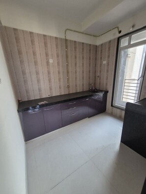 Room in 1.5 BHK Apartment at Sheth Zuri, Laxmi Nagar – for Rent