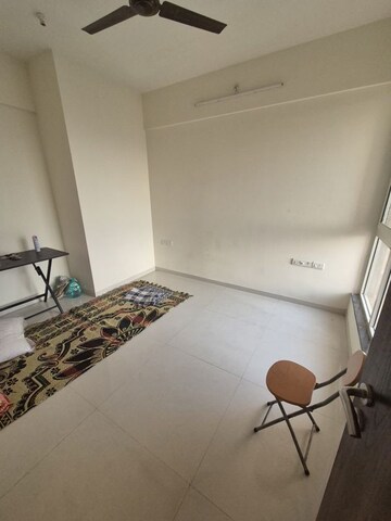 Furnished Amenities in 1.5 BHK Apartment at Sheth Zuri, Laxmi Nagar – for Rent