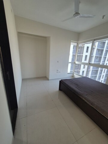 Room in 1.5 BHK Apartment at Sheth Zuri, Laxmi Nagar – for Rent