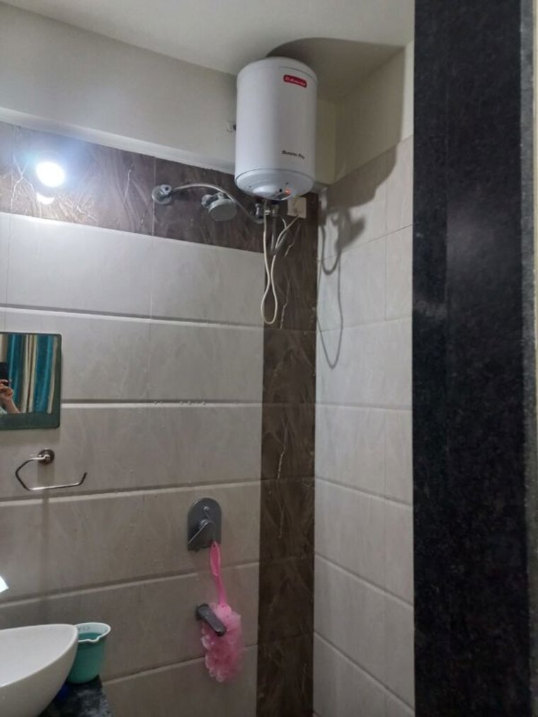 Bathroom, ravinanda-skylights 2 Bedroom 985 Sq.Ft. Apartment In Wagholi Pune 10068139