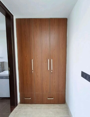 Furnished Amenities in 3 BHK Apartment at M3M Atrium, Sector 57 – for Rent