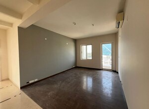 Room in 4 BHK Apartment at Mantri Altius, Shivaji Nagar – for Rent