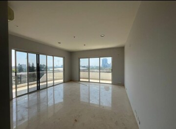 Room in 4 BHK Apartment at Mantri Altius, Shivaji Nagar – for Rent