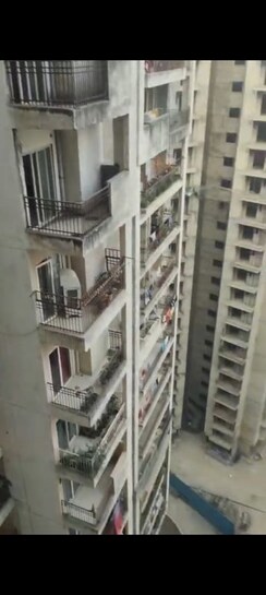 2.5 BHK + Study Room Apartment For Sale in Ajnara Le Garden