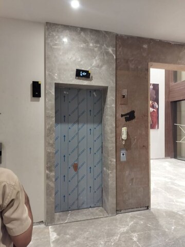 Lift in 2 BHK Apartment at Gauri Excellency, Kandivali West – for Sale