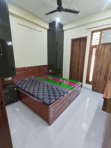 Bedroom in 2 BHK Builder Floor at Sector 42 – for Rent