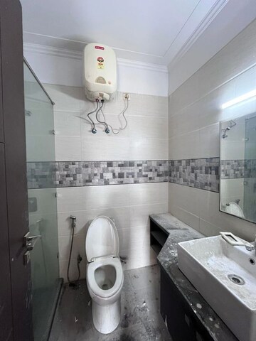 Bathroom in 3 BHK Builder Floor at Sushant Vyapaar Kendra, Dlf Phase iv – for Rent