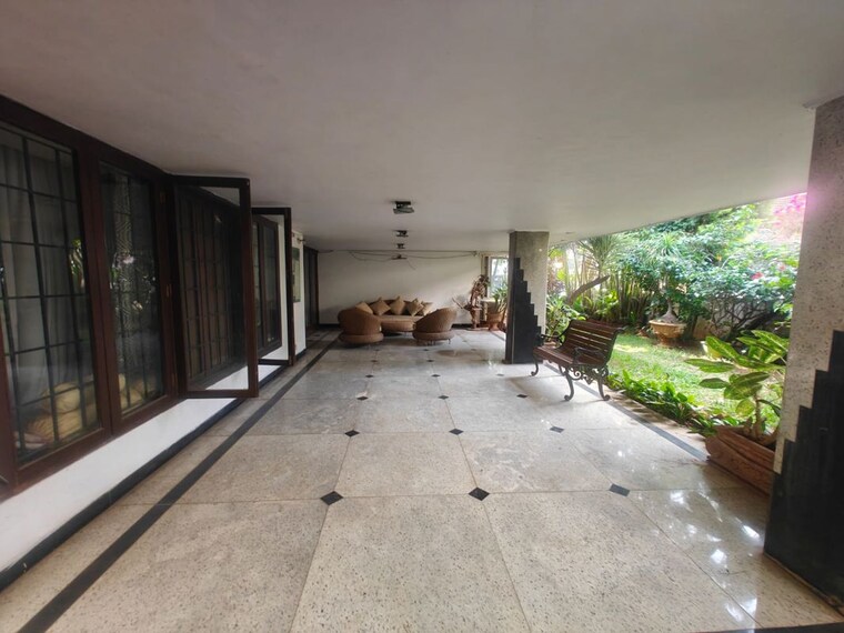  Parking, sterling-brunton 5 Bedroom 6000 Sq.Ft. Apartment In Mg Road Bangalore 9632992