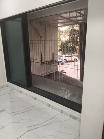 Room in 1 RK Apartment at Vile Parle East – for Rent